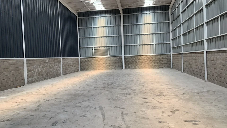 Vista panorámica interior 360 grados de bodega industrial